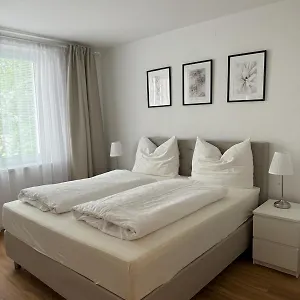 Sunny And Elegant In Location Apartment
