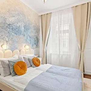*** Otel Art Avusturya