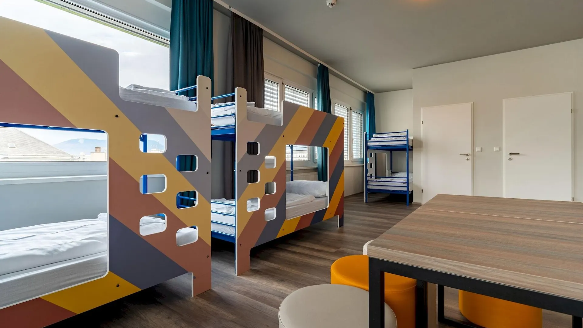 Hostel A&O Graz Hauptbahnhof 0*,