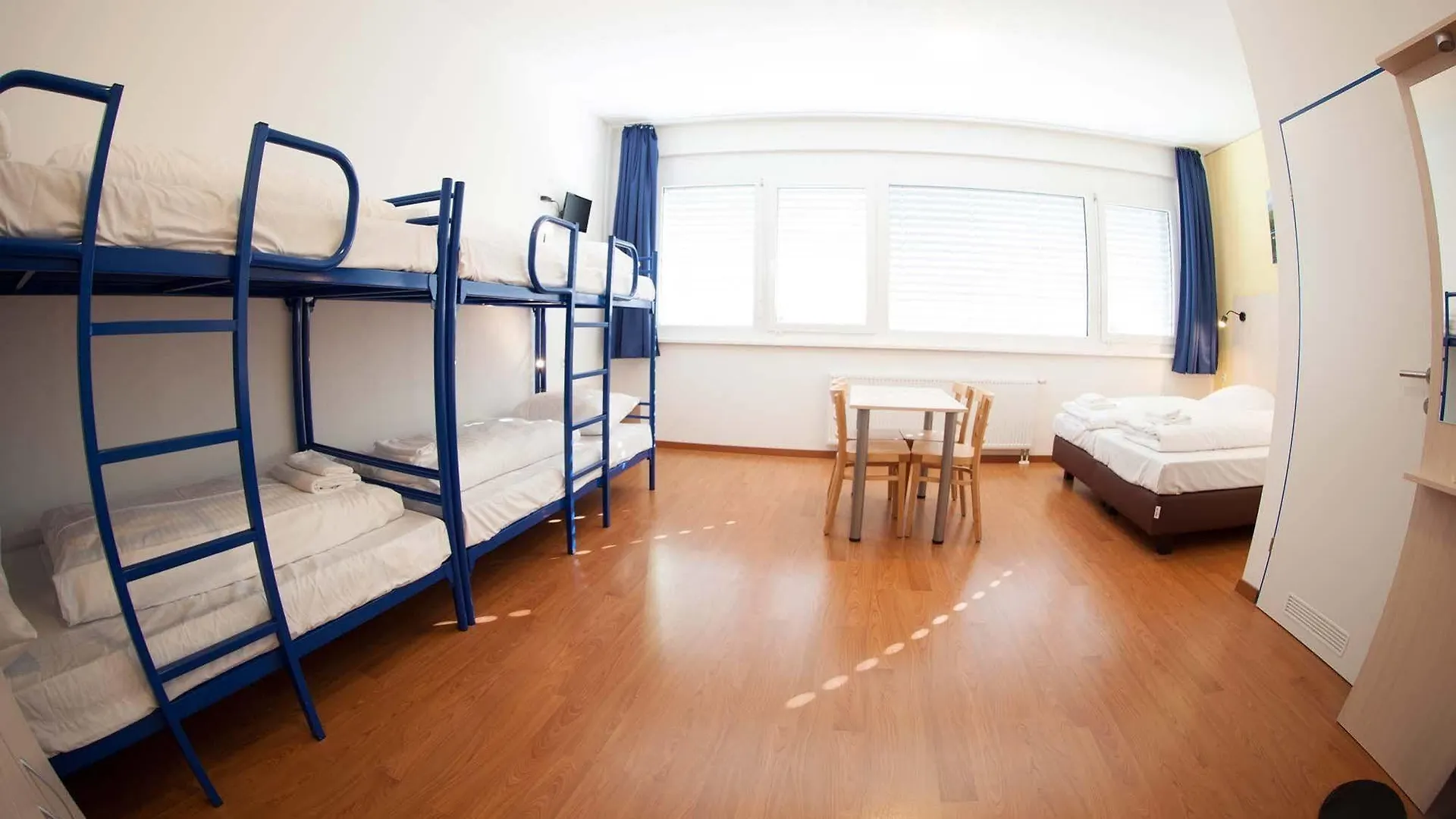 A&O Graz Hauptbahnhof Hostel 0*,